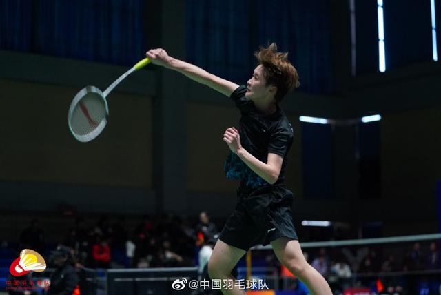 一场4-0！让意甲榜首易主：国米大胜登顶，争冠4强差3分米兰有戏